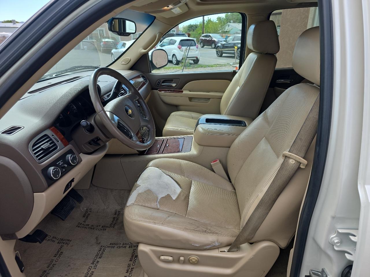 Chevrolet Suburban 4WD 4dr 1500 LTZ 2011