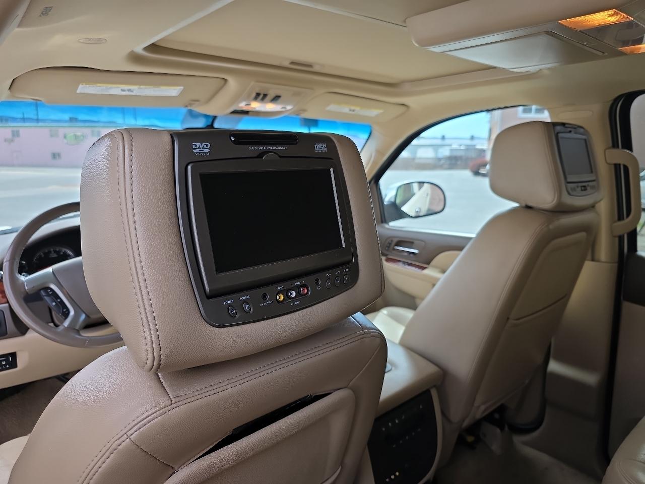 Chevrolet Suburban 4WD 4dr 1500 LTZ 2011