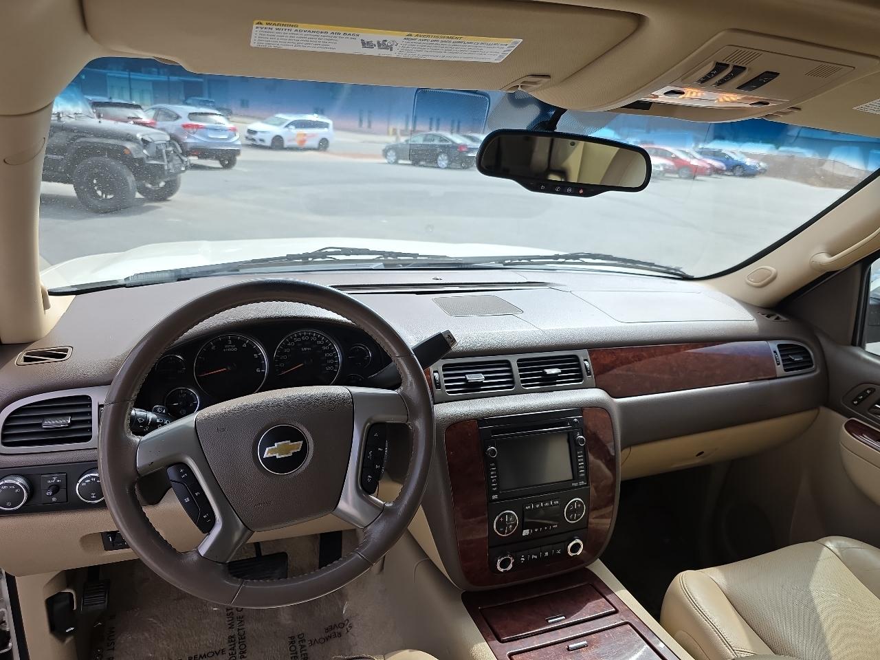 Chevrolet Suburban 4WD 4dr 1500 LTZ 2011
