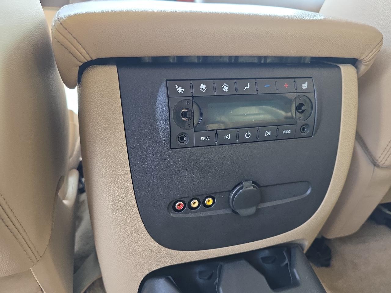 Chevrolet Suburban 4WD 4dr 1500 LTZ 2011