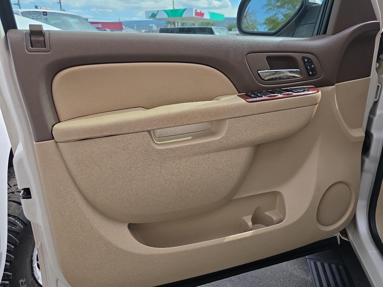 Chevrolet Suburban 4WD 4dr 1500 LTZ 2011