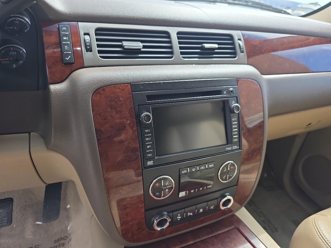 Chevrolet Suburban 4WD 4dr 1500 LTZ 2011