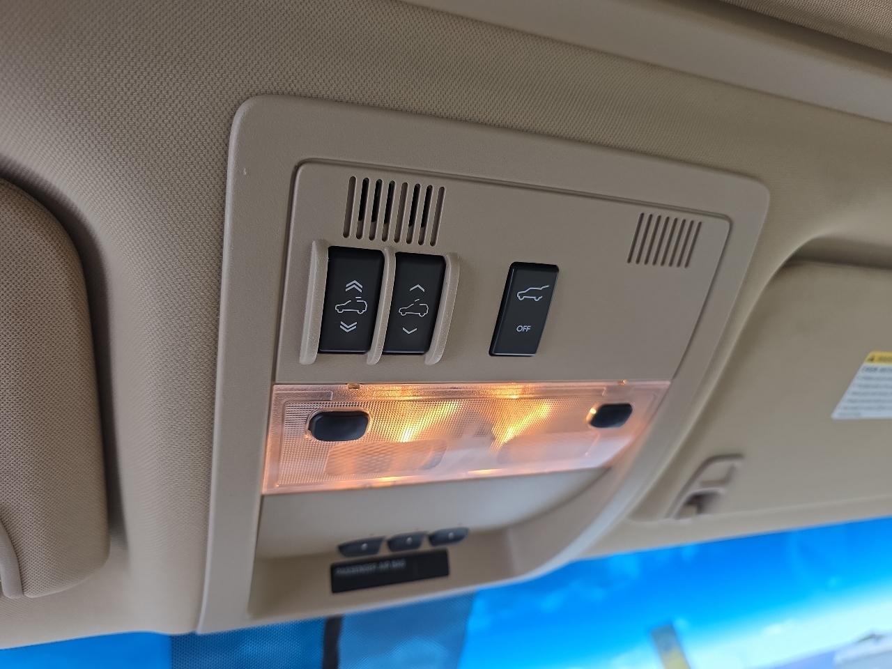 Chevrolet Suburban 4WD 4dr 1500 LTZ 2011