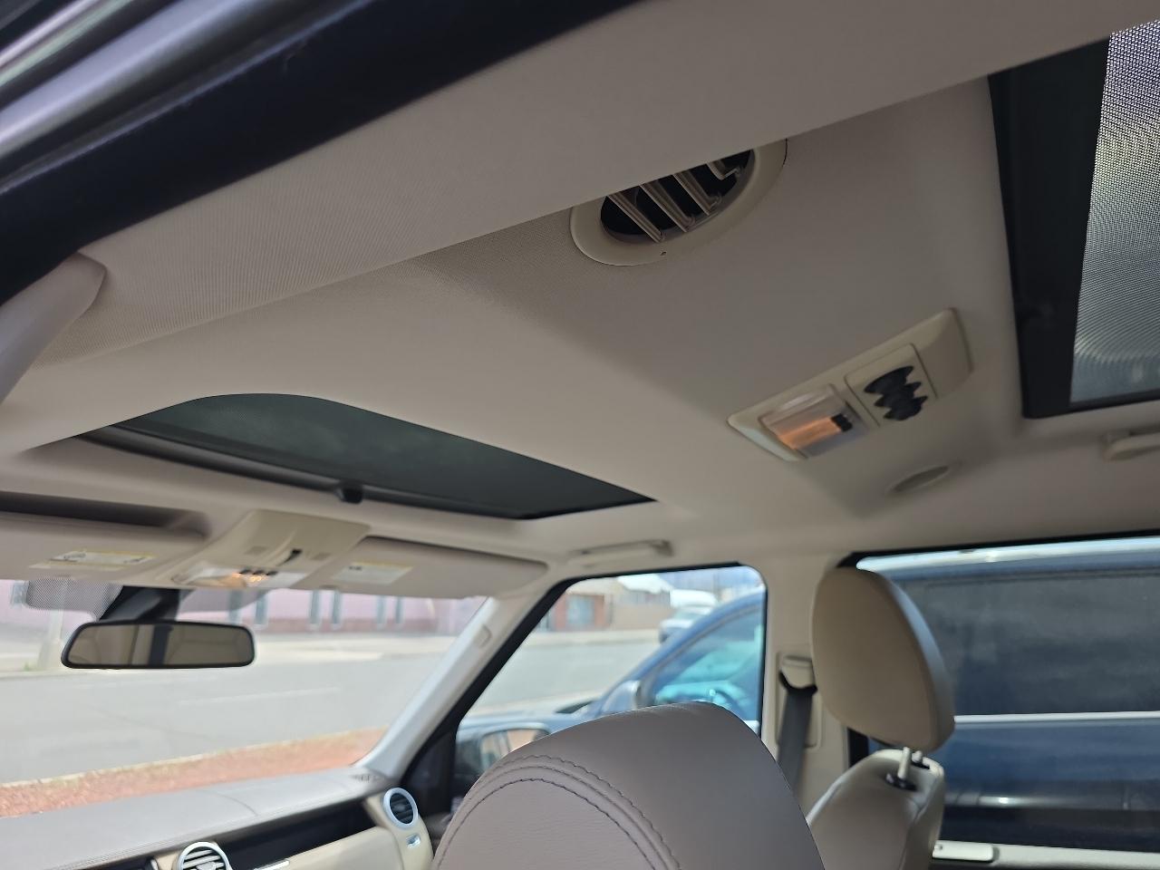 Land Rover LR4 4WD 4dr LUX 2012