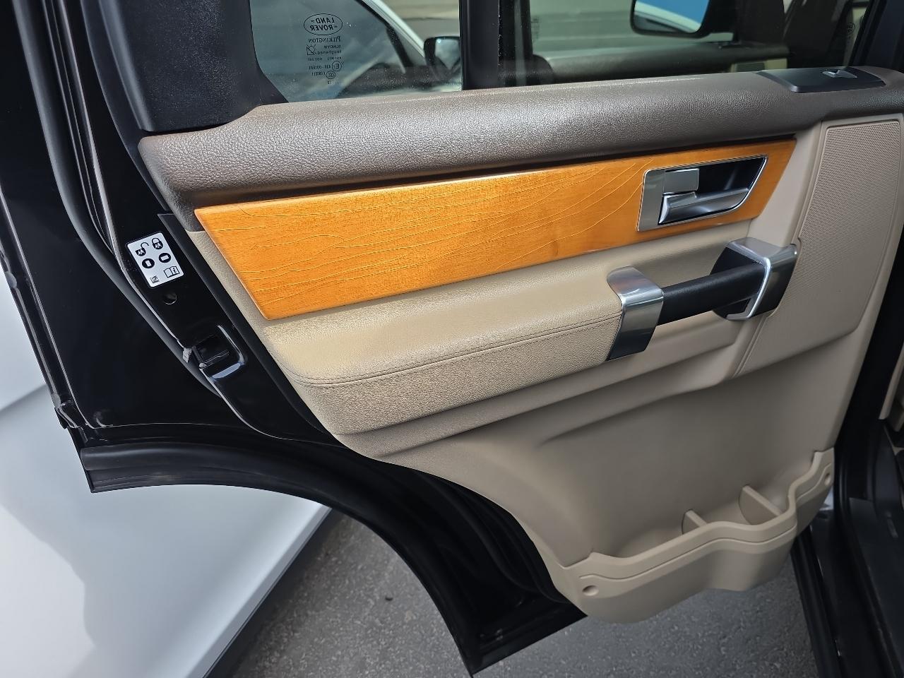 Land Rover LR4 4WD 4dr LUX 2012
