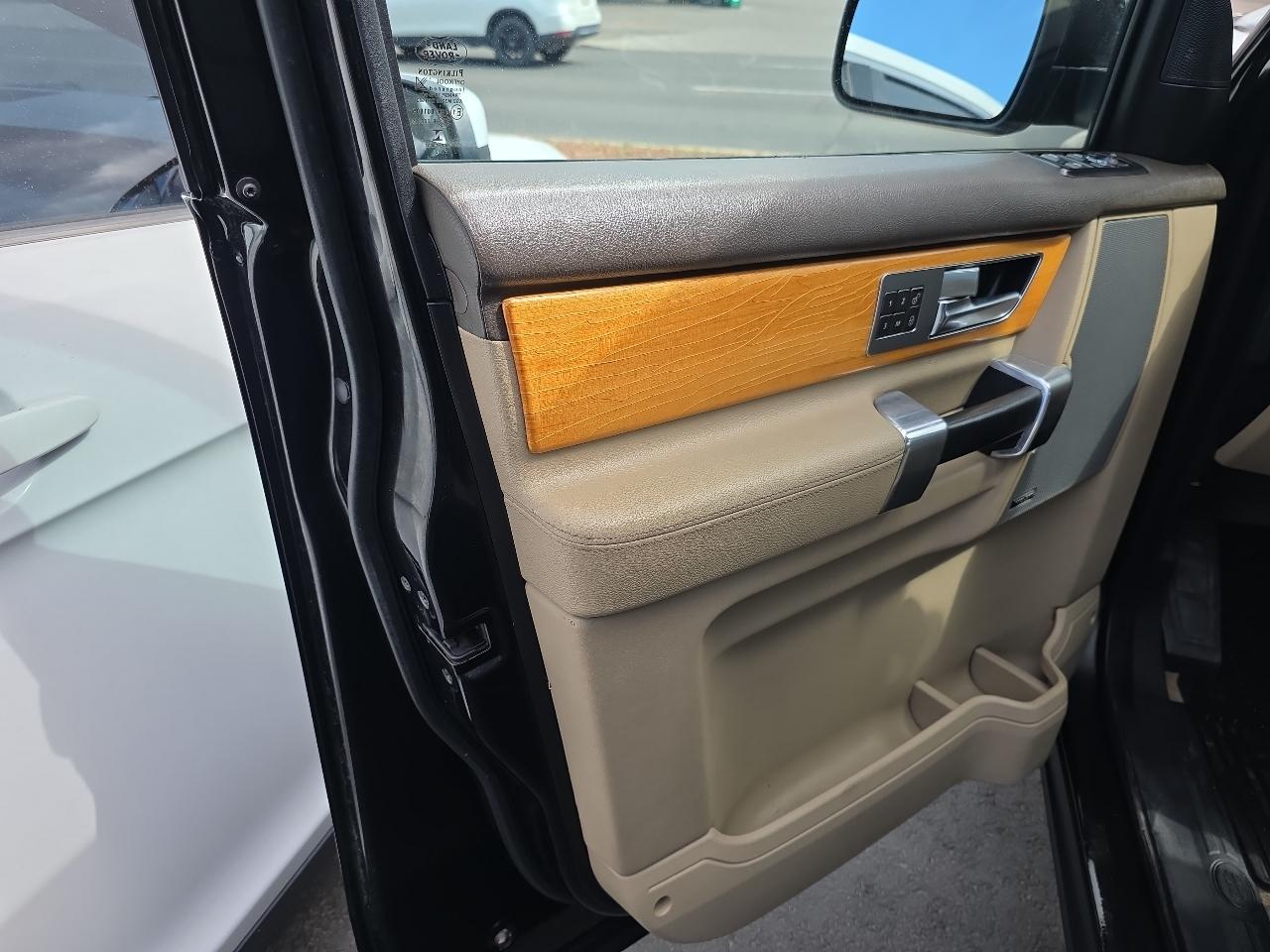 Land Rover LR4 4WD 4dr LUX 2012