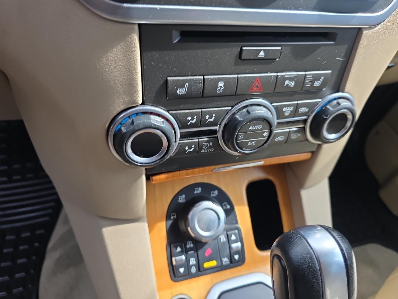 Land Rover LR4 4WD 4dr LUX 2012