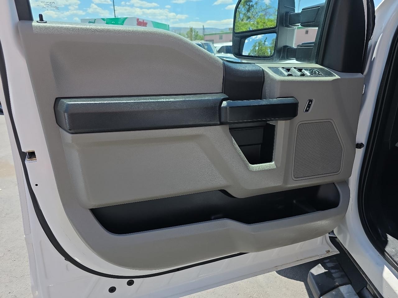Ford Super Duty F-250 SRW XL 4WD Crew Cab 8' Box 2019