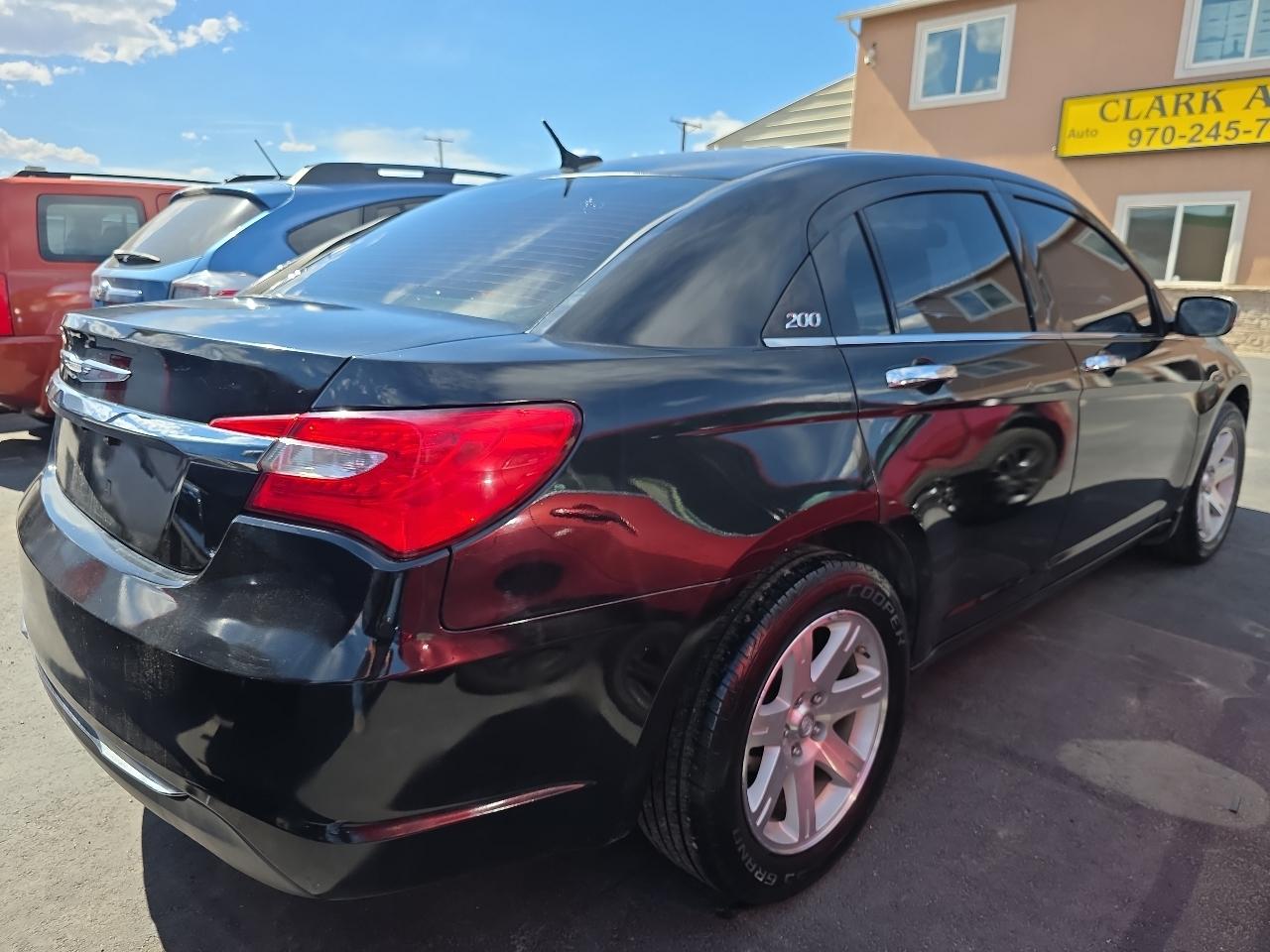 Chrysler 200 4dr Sdn Limited 2013