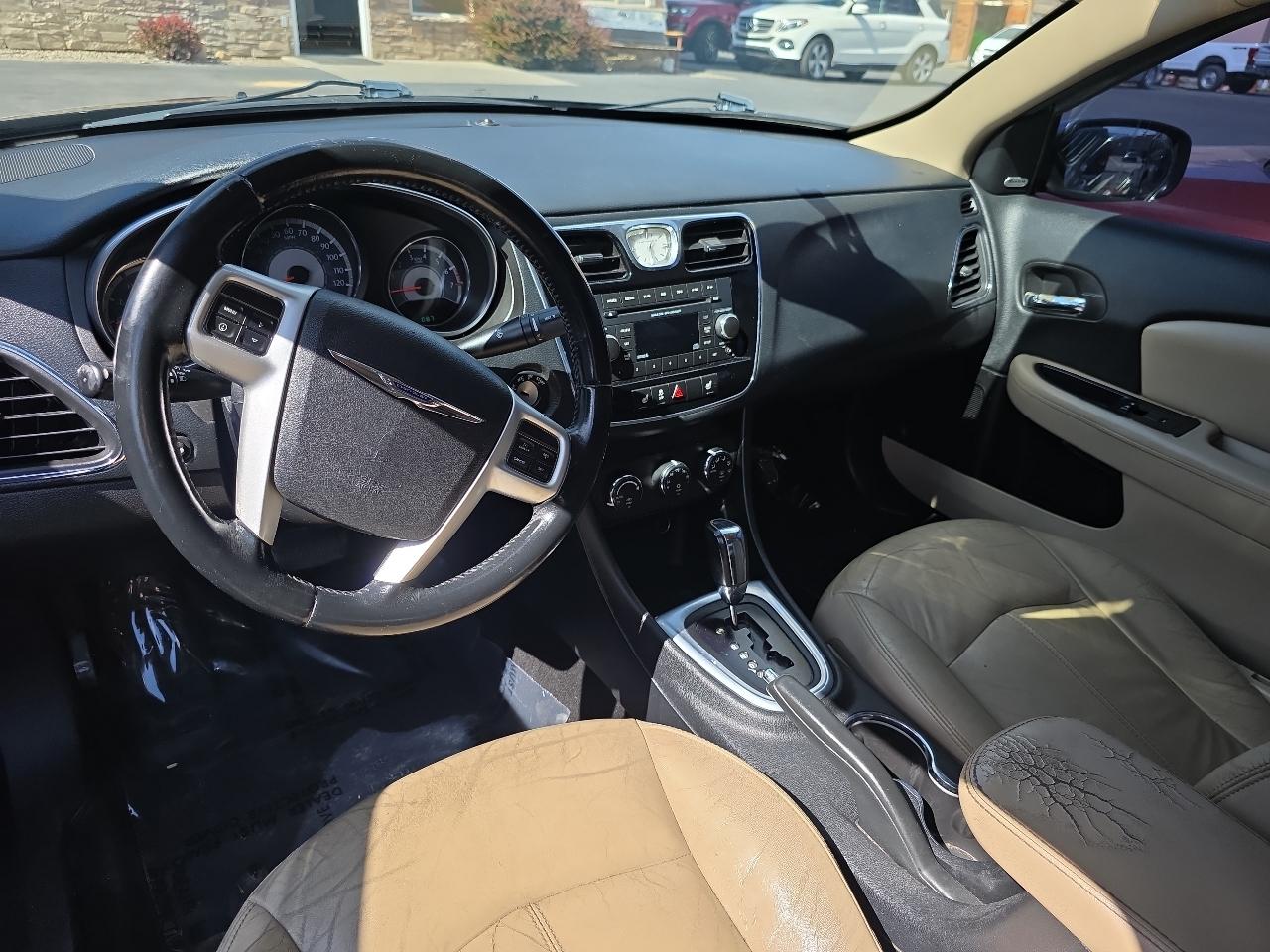 Chrysler 200 4dr Sdn Limited 2013