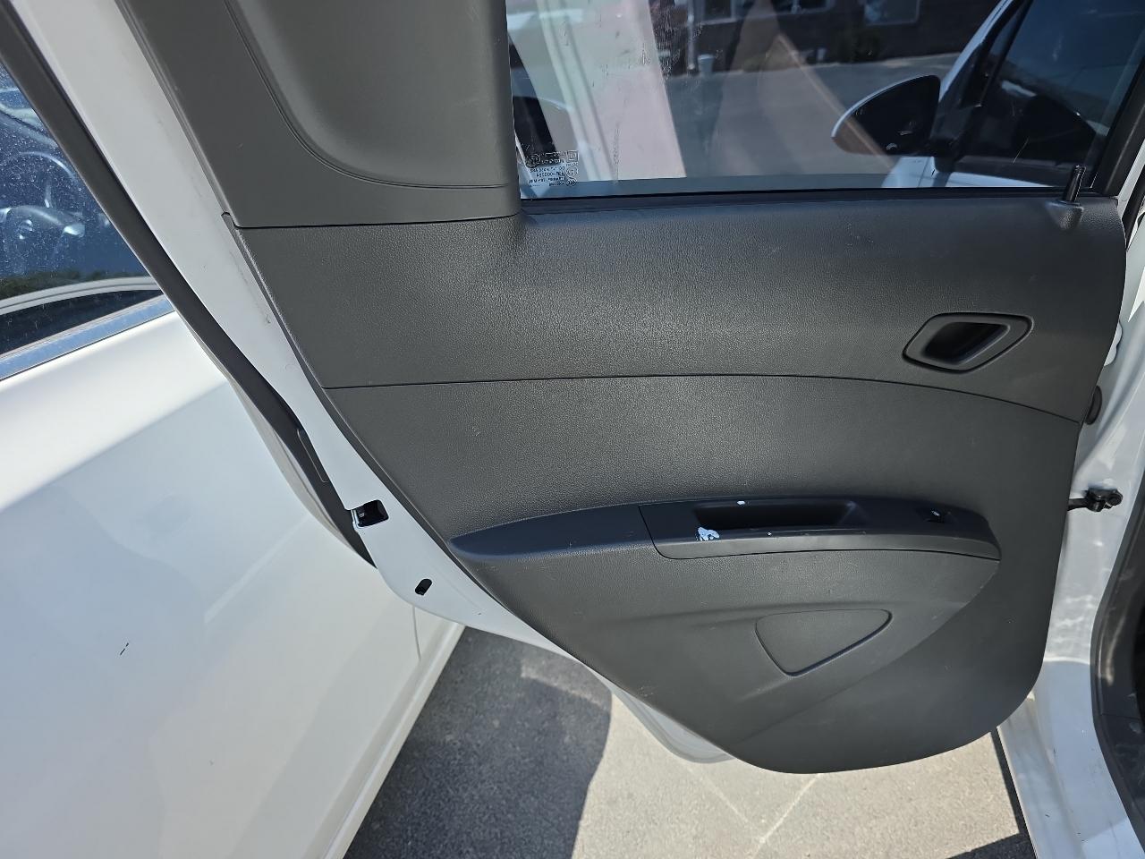 Chevrolet Spark 5dr HB CVT LT w/1LT 2014