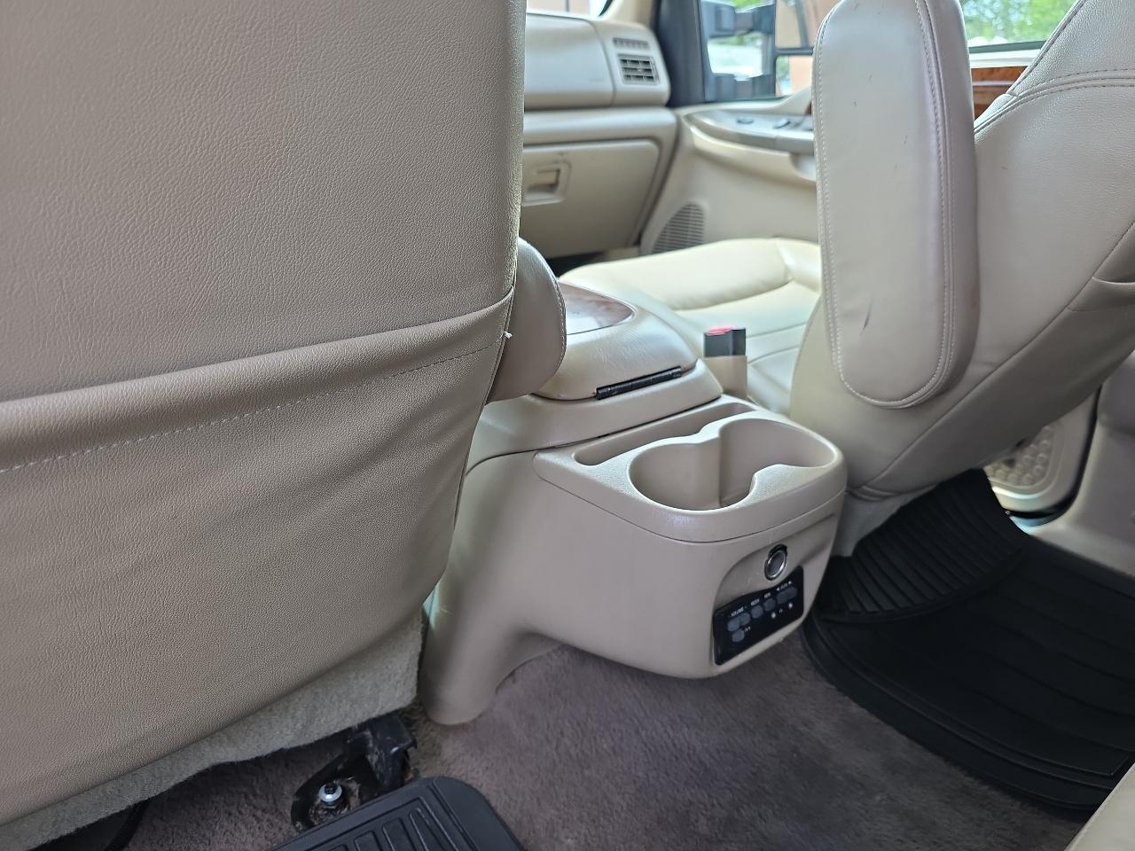 Ford Excursion 137" WB Limited 4WD 2000