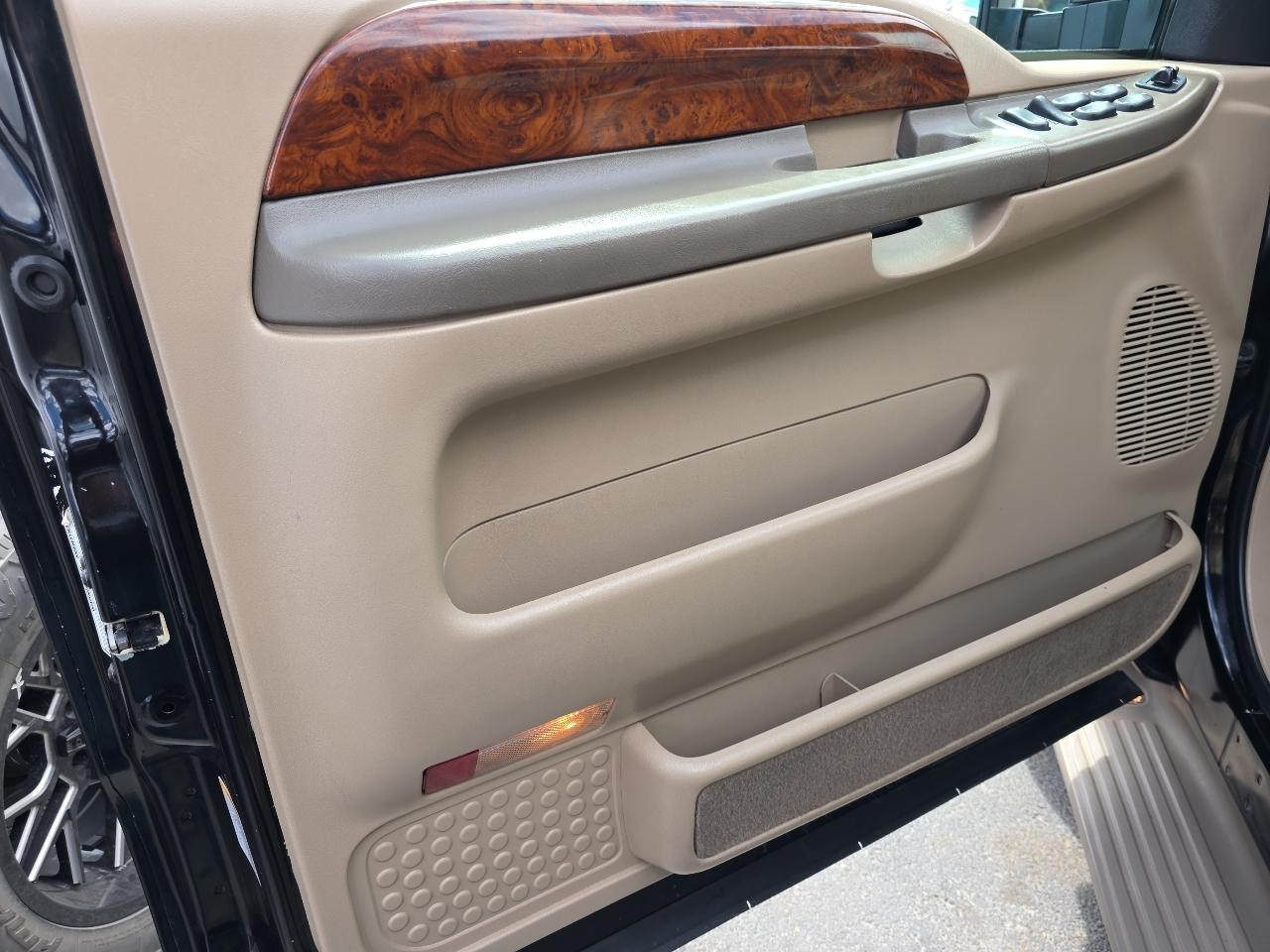 Ford Excursion 137" WB Limited 4WD 2000