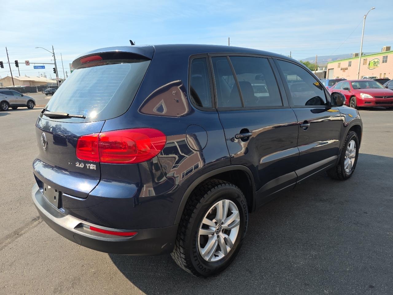 Volkswagen Tiguan 2WD 4dr Auto SE w/Sunroof & Nav 2013