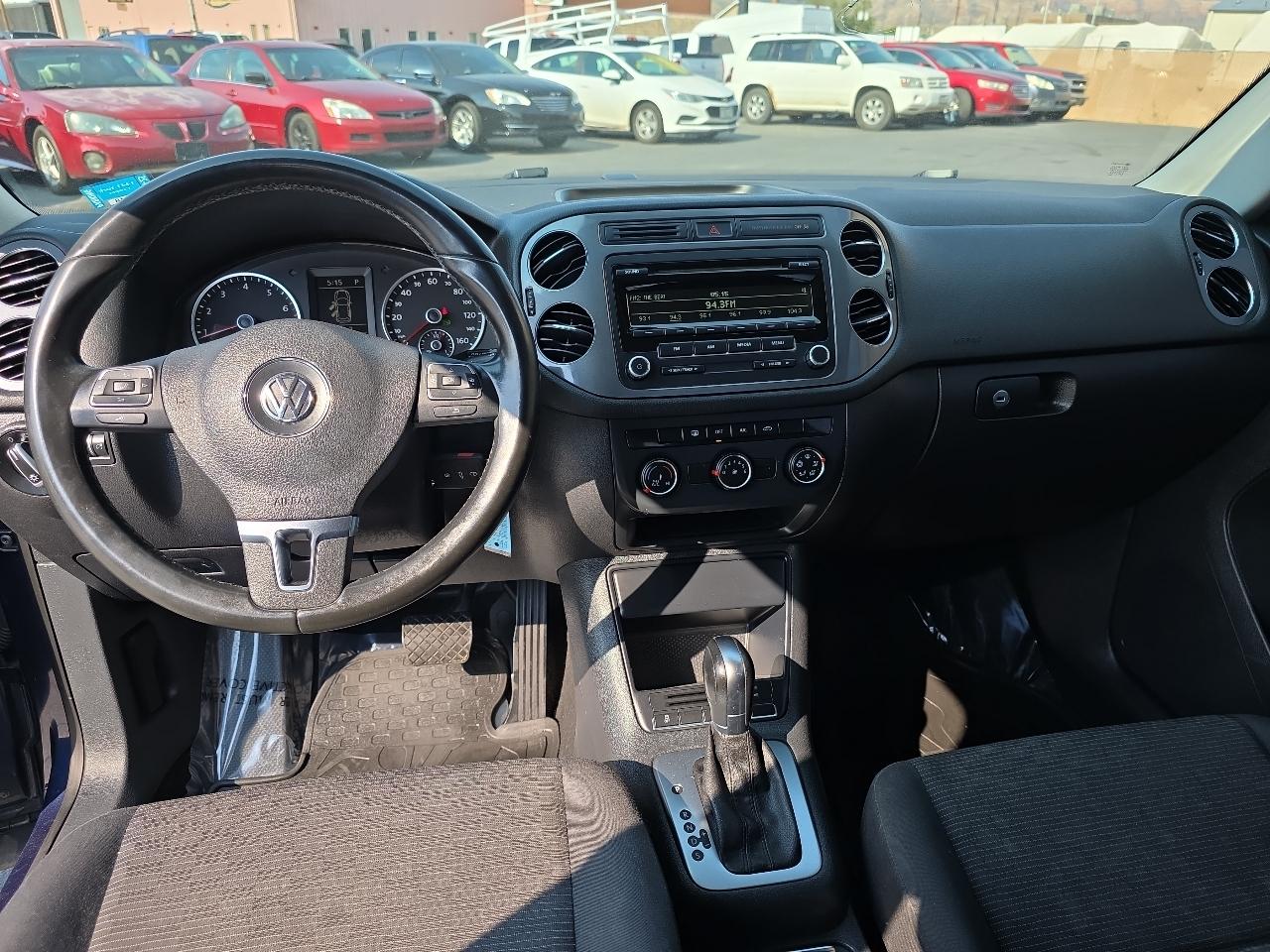 Volkswagen Tiguan 2WD 4dr Auto SE w/Sunroof & Nav 2013