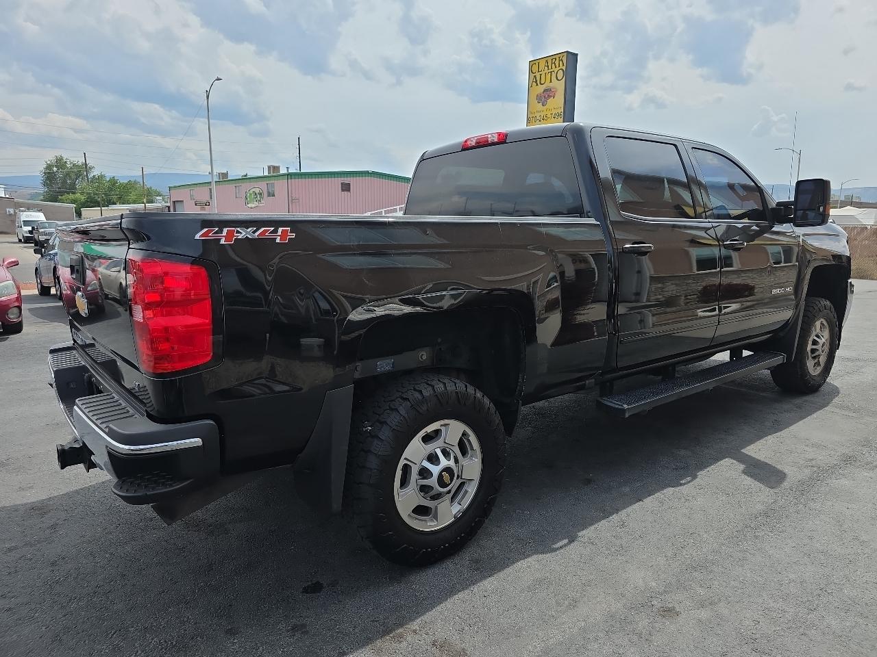Chevrolet Silverado 2500HD 4WD Crew Cab 153.7" LT 2017