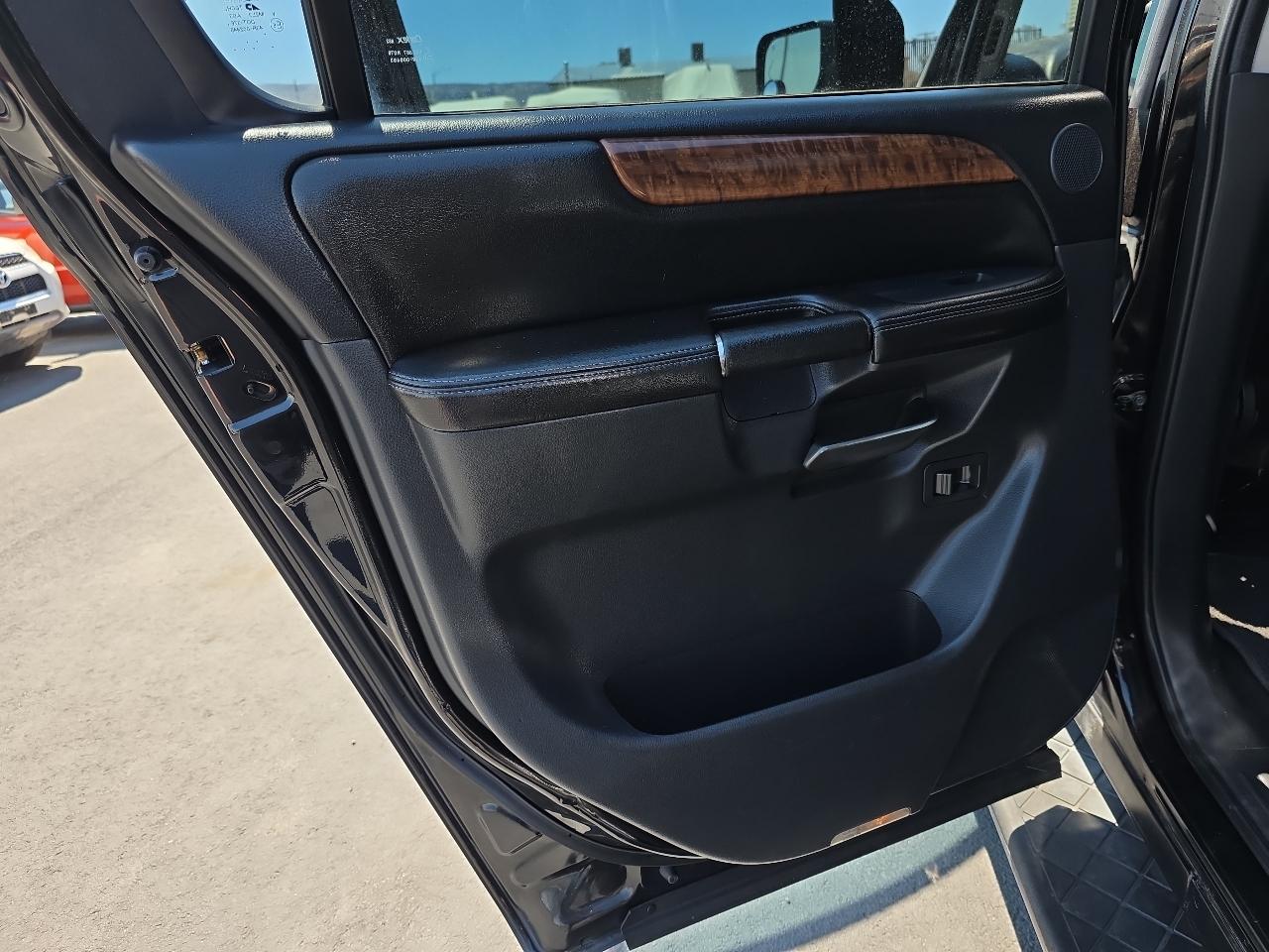 Nissan Armada 4WD 4dr Platinum 2012
