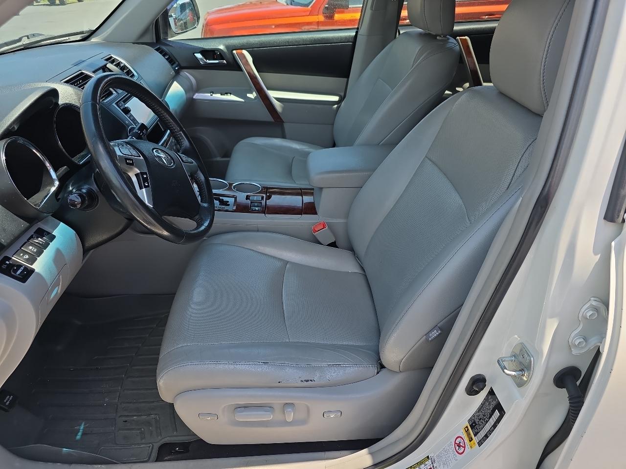 Toyota Highlander 4WD 4dr V6 Limited (Natl) 2013