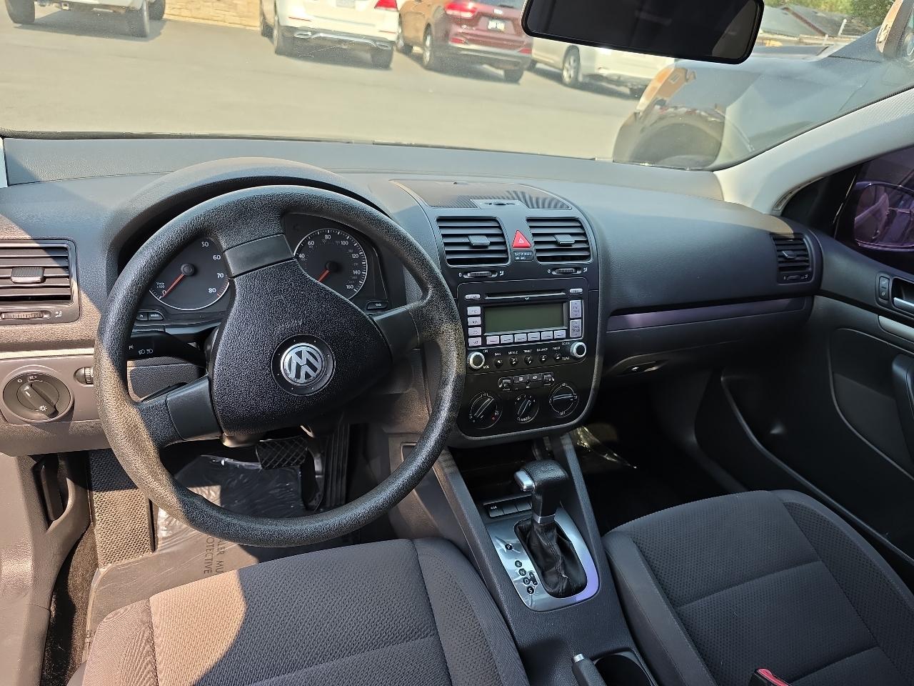 Volkswagen Rabbit 4dr HB Auto 2007