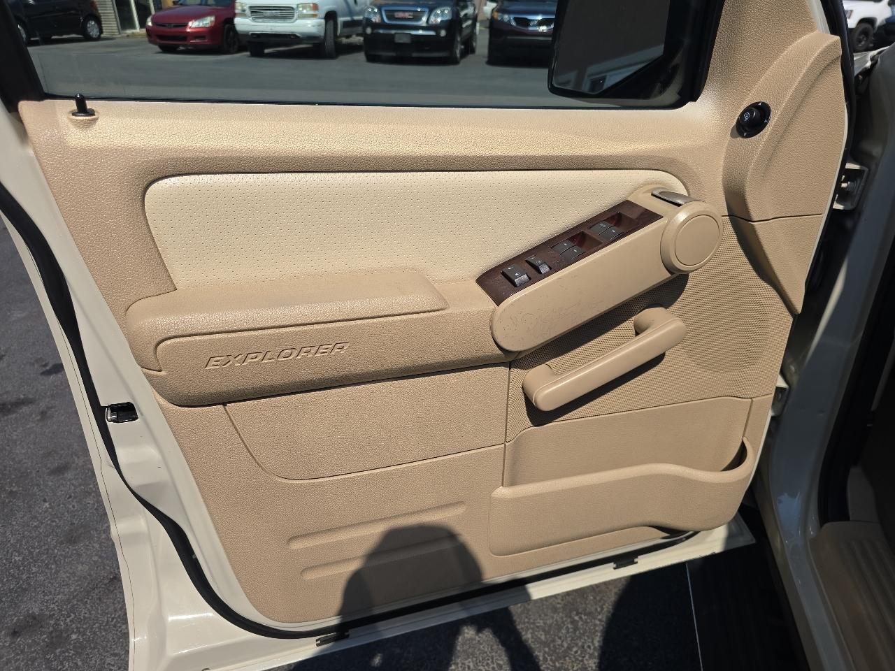 Ford Explorer 4dr 114" WB 4.6L Limited 4WD 2006