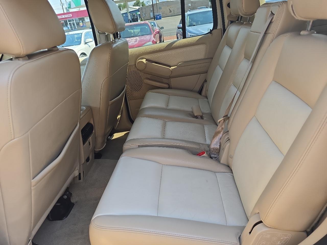 Ford Explorer 4dr 114" WB 4.6L Limited 4WD 2006