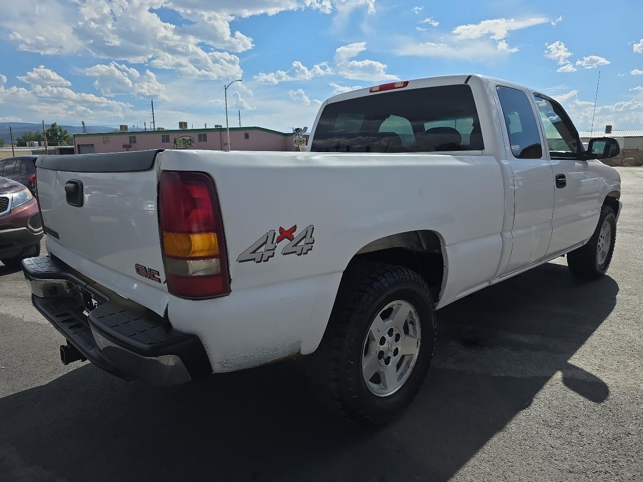 GMC Sierra 1500 4WD Ext Cab 134.0" Work Truck *Ltd Avail* 2002