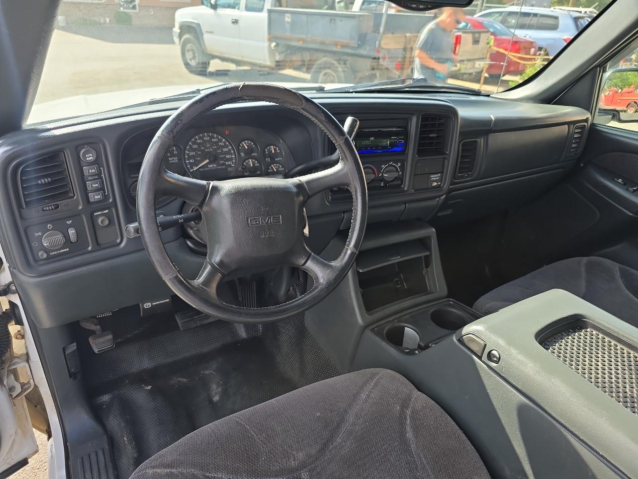GMC Sierra 1500 4WD Ext Cab 134.0" Work Truck *Ltd Avail* 2002