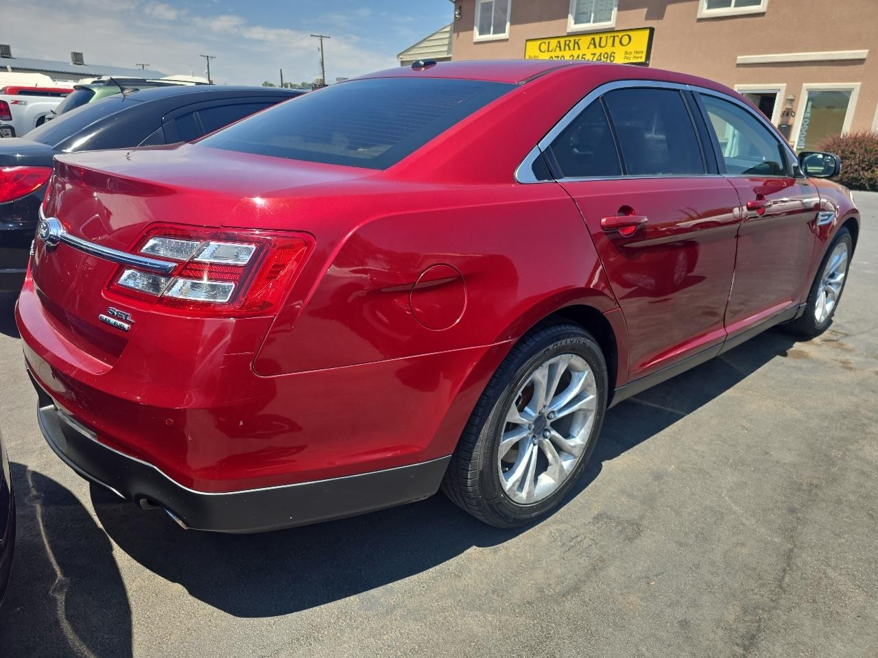 Ford Taurus 4dr Sdn SEL FWD 2013