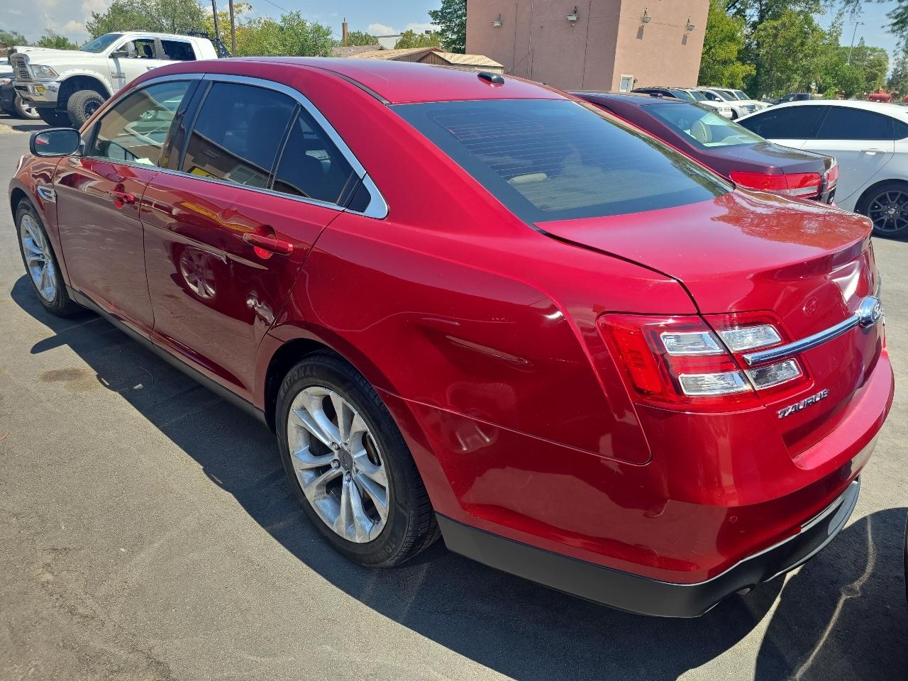 Ford Taurus 4dr Sdn SEL FWD 2013