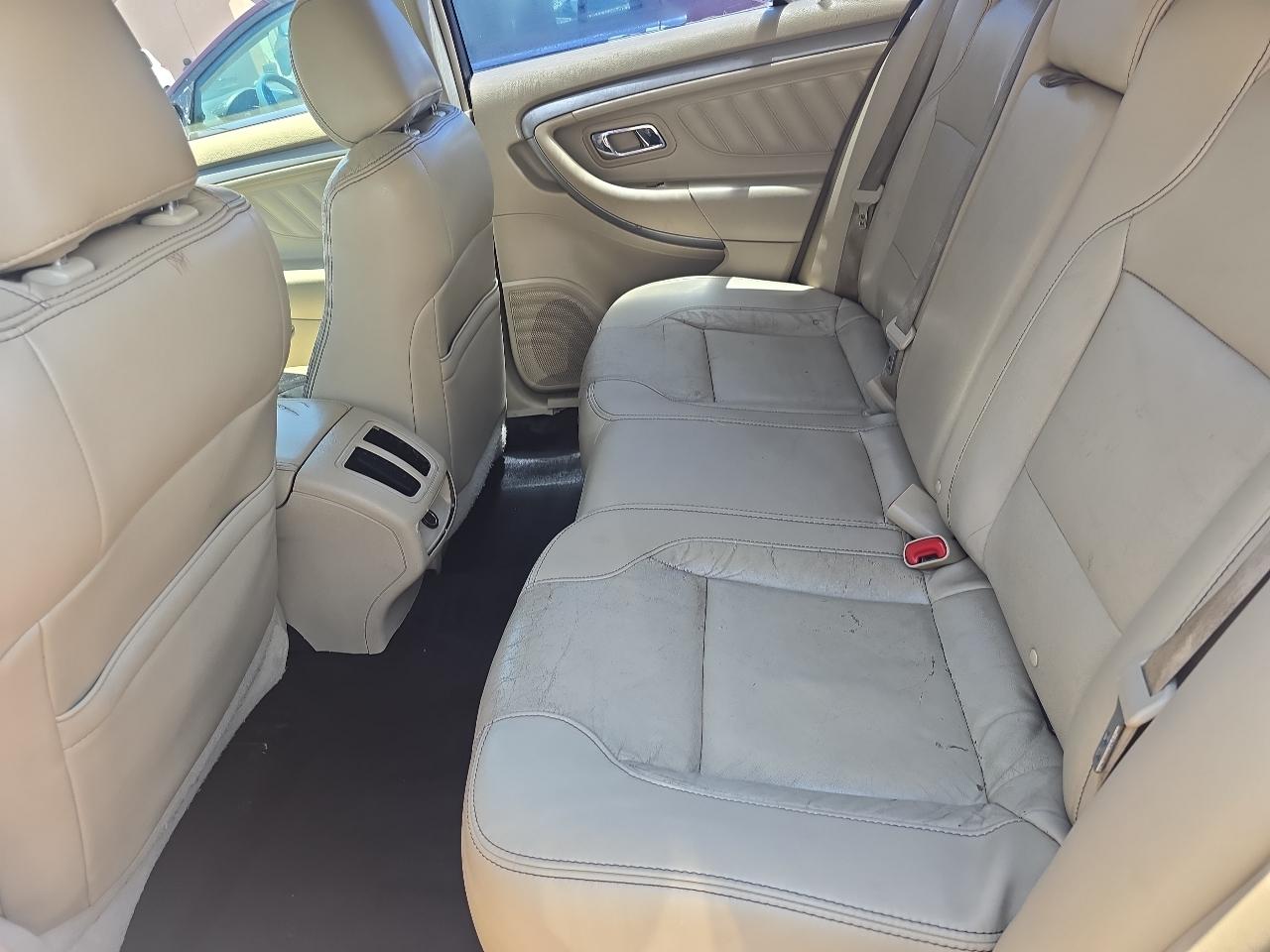 Ford Taurus 4dr Sdn SEL FWD 2013