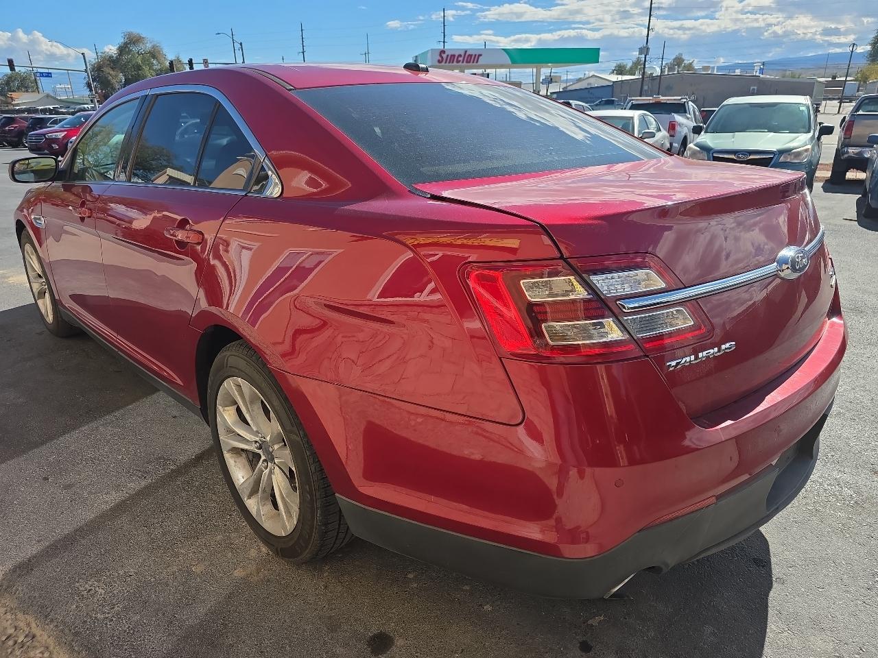 Ford Taurus 4dr Sdn SEL FWD 2013