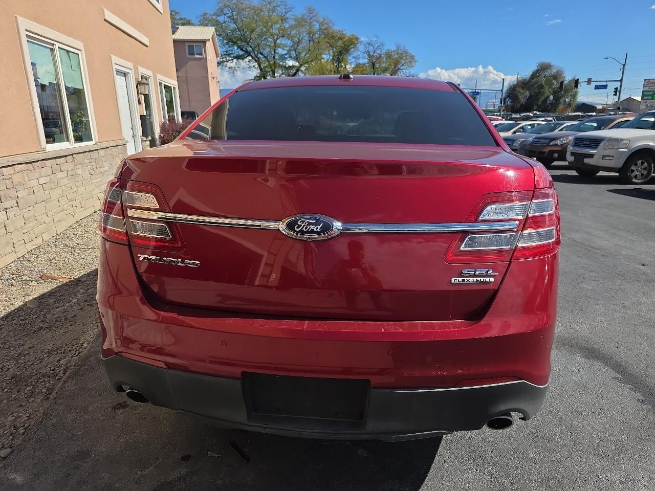 Ford Taurus 4dr Sdn SEL FWD 2013
