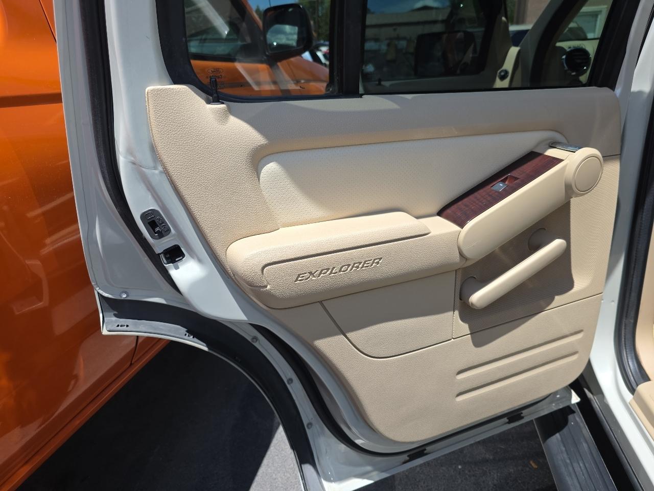 Ford Explorer 4dr 114" WB 4.6L Limited 4WD 2006