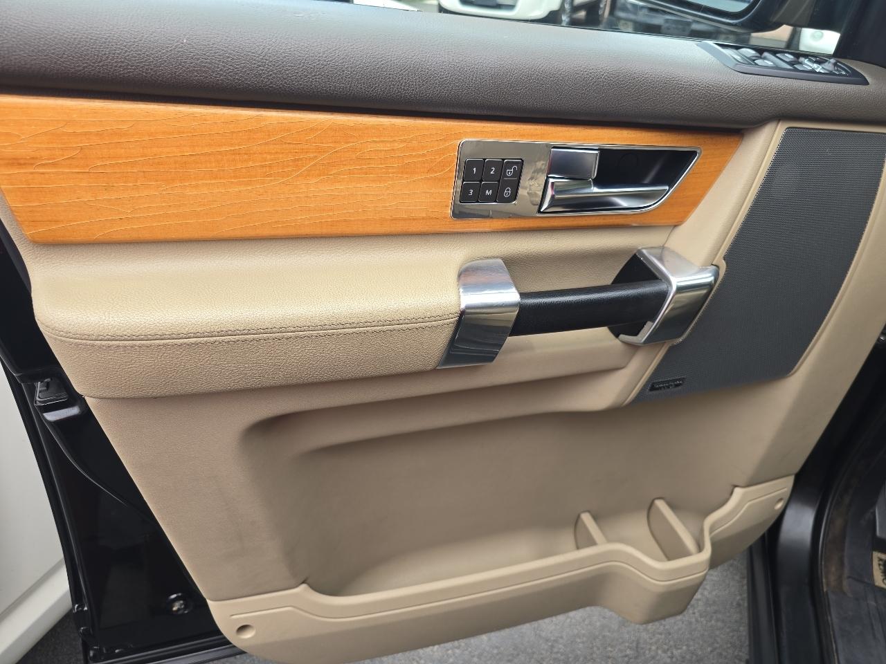 Land Rover LR4 4WD 4dr LUX 2012