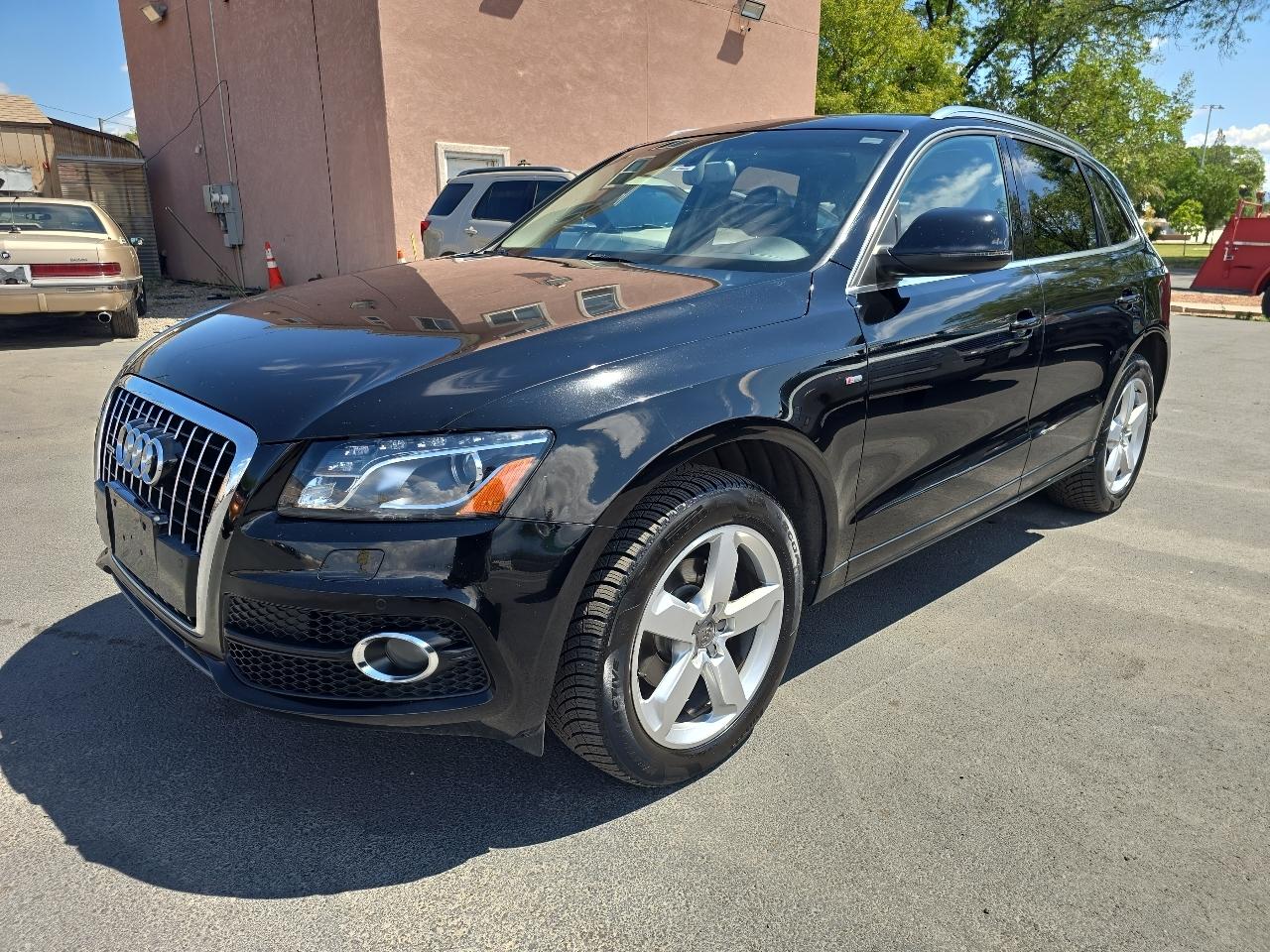 Audi Q5 quattro 4dr 3.2L Premium Plus 2011