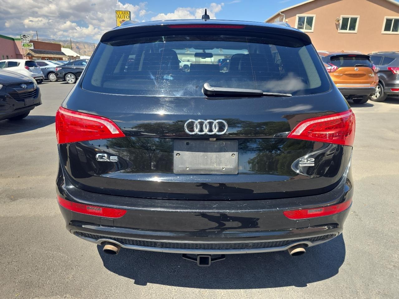 Audi Q5 quattro 4dr 3.2L Premium Plus 2011