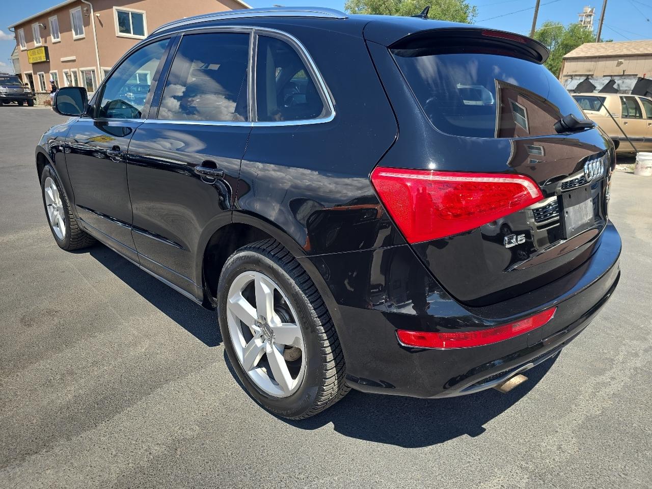 Audi Q5 quattro 4dr 3.2L Premium Plus 2011