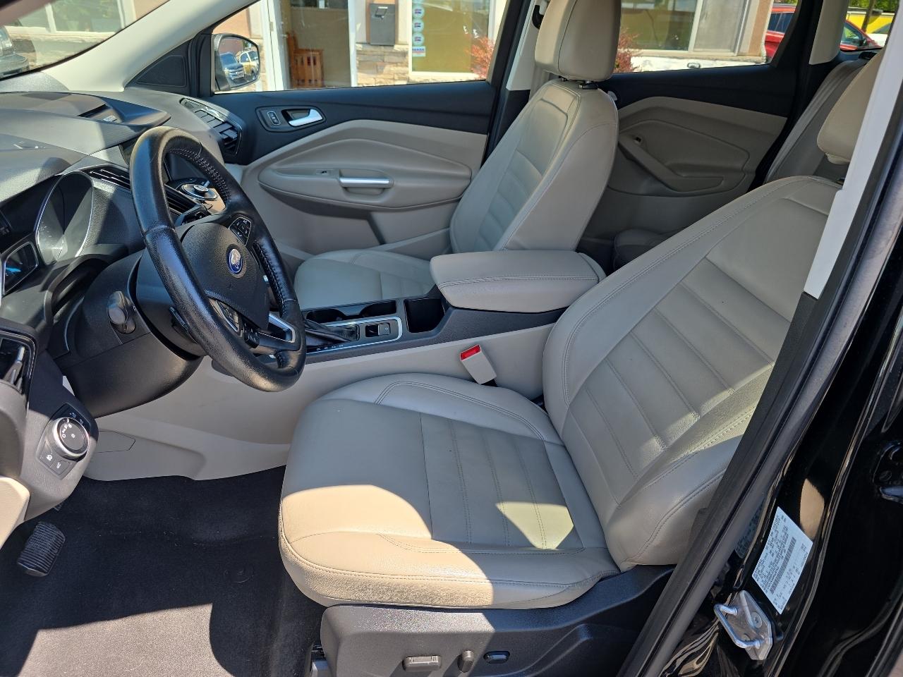 Ford Escape Titanium 4WD 2017