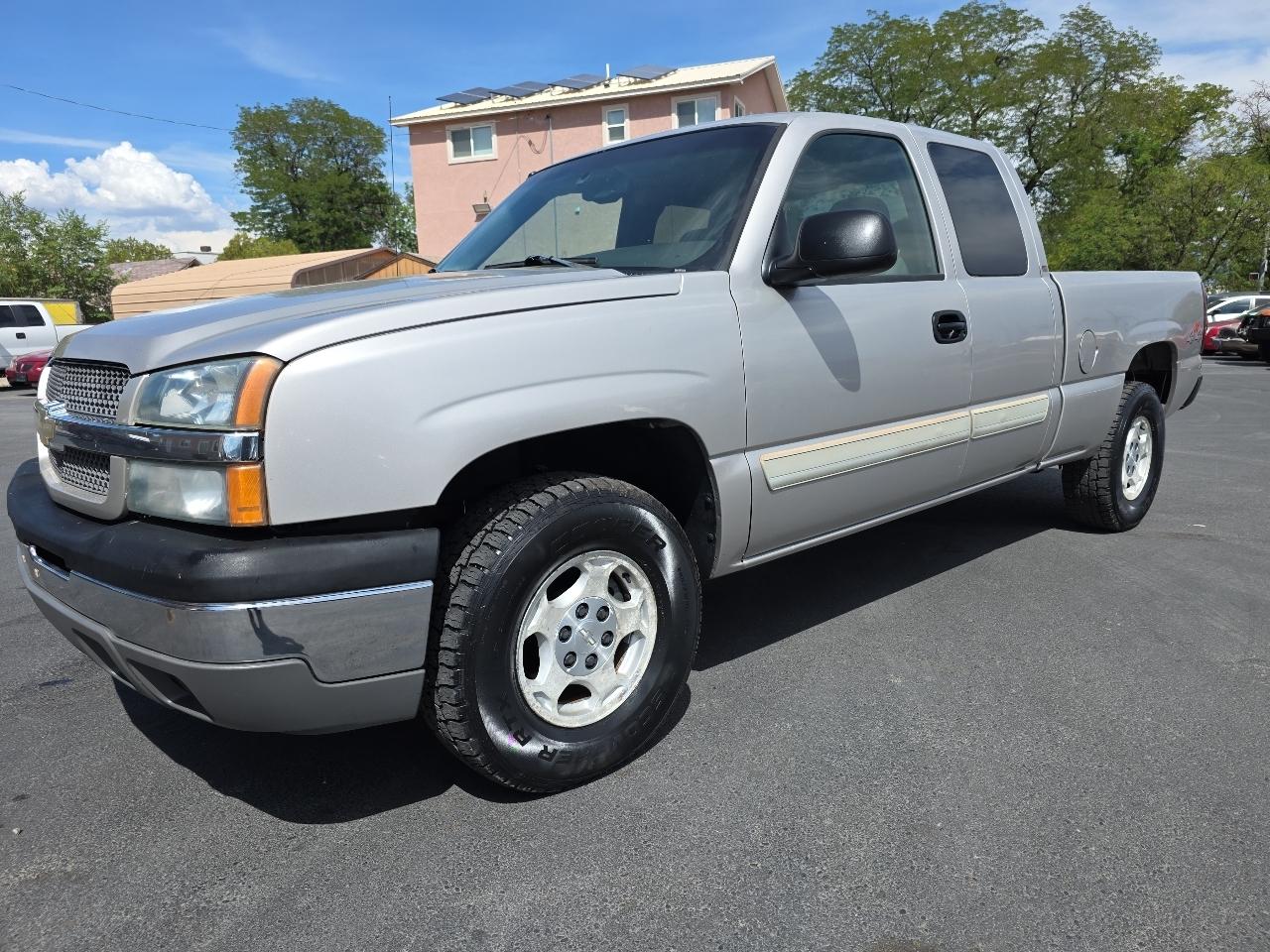 Chevrolet Silverado 1500 Ext Cab 143.5" WB 4WD LS 2004