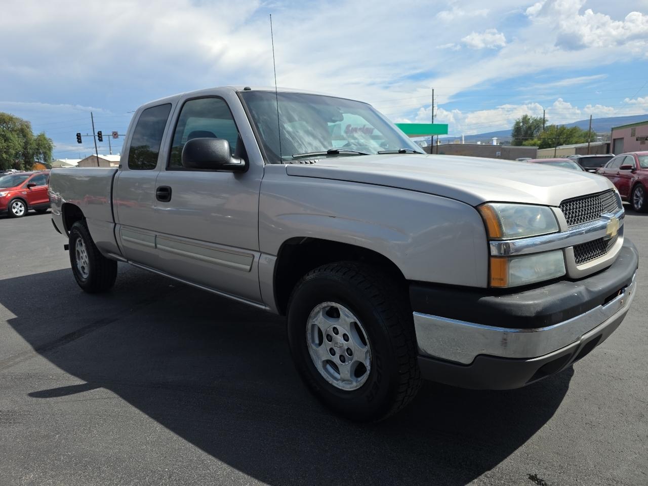 Chevrolet Silverado 1500 Ext Cab 143.5" WB 4WD LS 2004