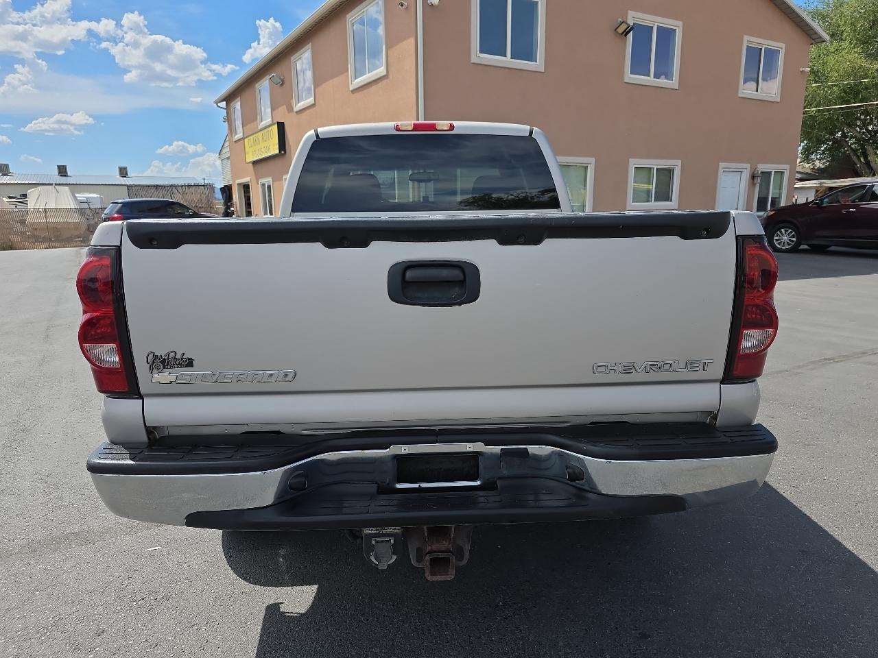 Chevrolet Silverado 1500 Ext Cab 143.5" WB 4WD LS 2004
