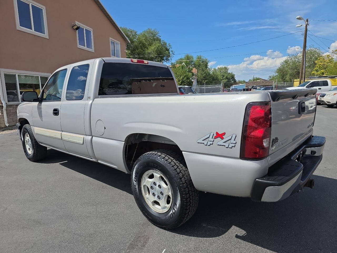 Chevrolet Silverado 1500 Ext Cab 143.5" WB 4WD LS 2004