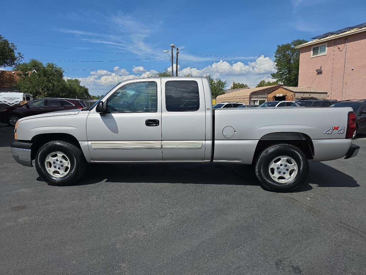 Chevrolet Silverado 1500 Ext Cab 143.5" WB 4WD LS 2004