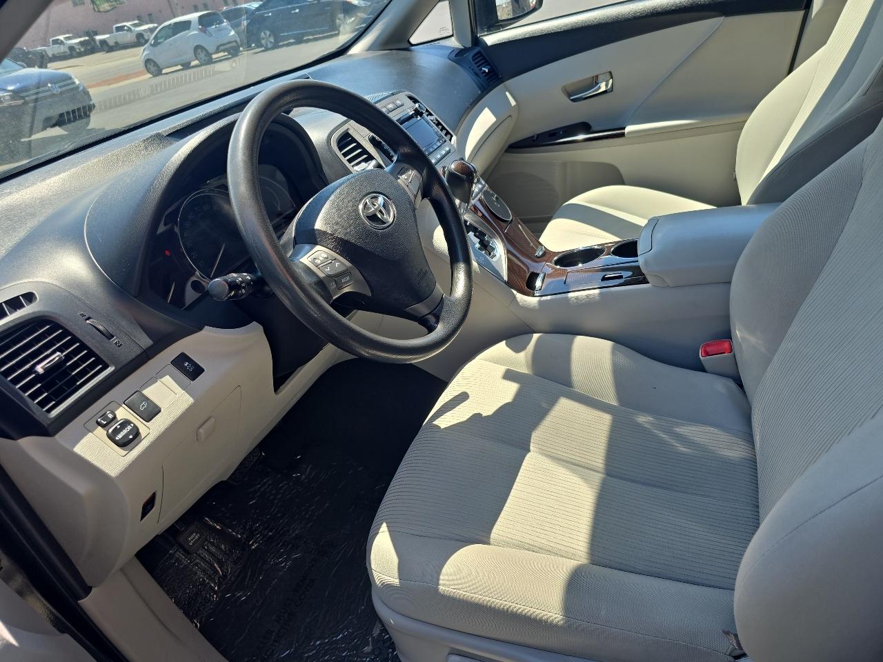 Toyota Venza 4dr Wgn I4 AWD (Natl) 2011