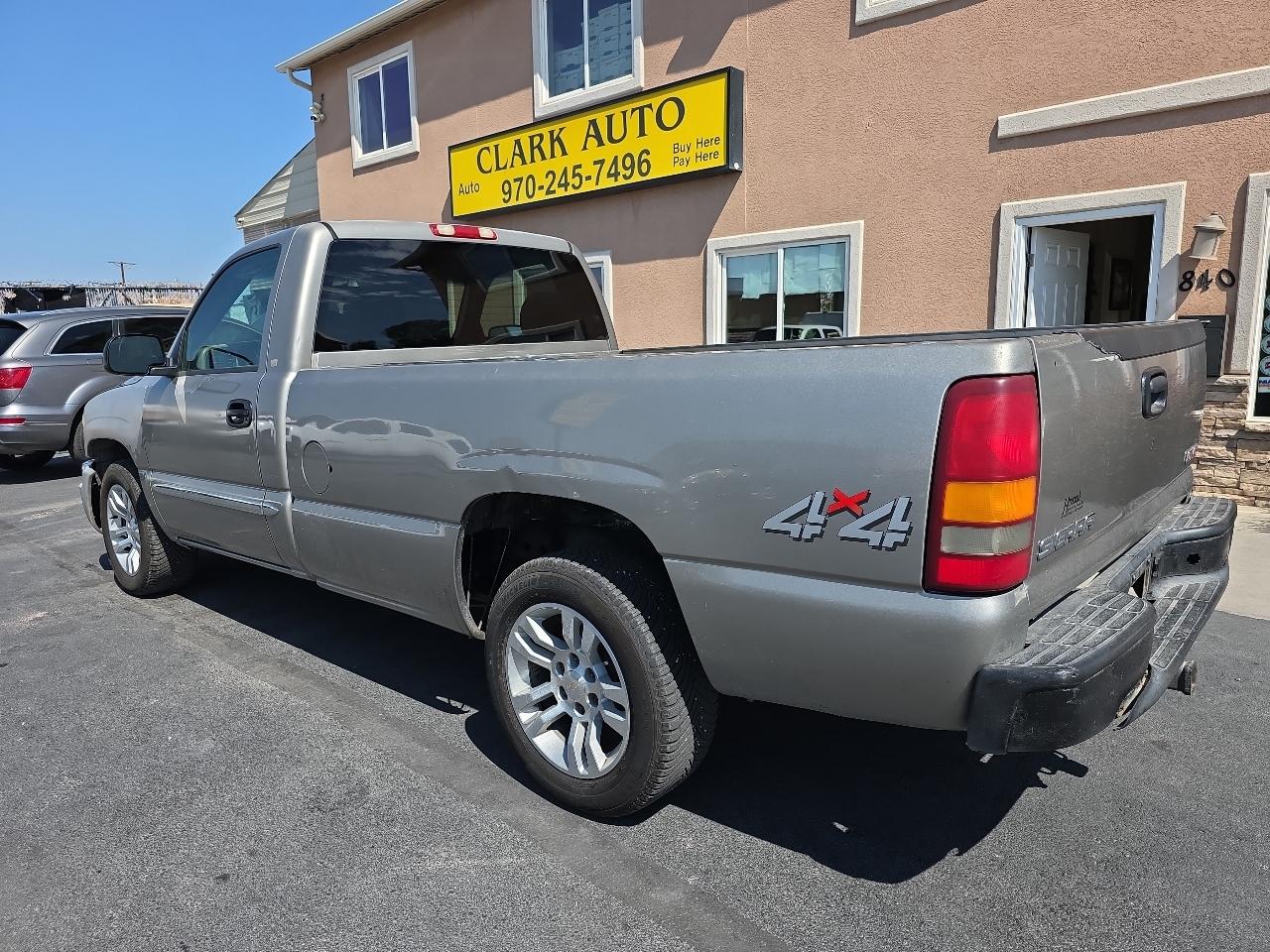 GMC Sierra 1500 Reg Cab 133.0" WB 4WD SLE 2003