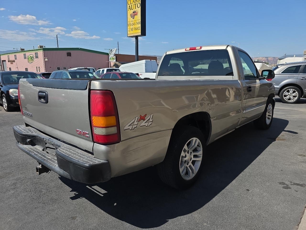 GMC Sierra 1500 Reg Cab 133.0" WB 4WD SLE 2003