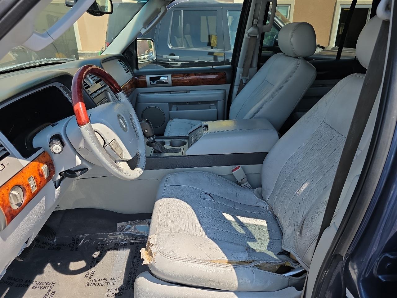 Lincoln Navigator 4dr 4WD Ultimate 2004