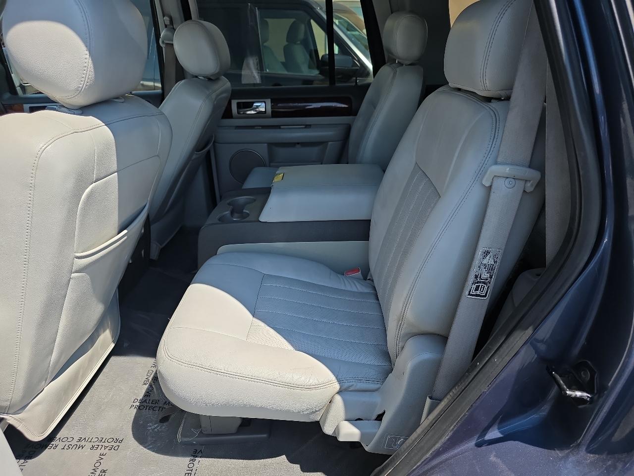 Lincoln Navigator 4dr 4WD Ultimate 2004