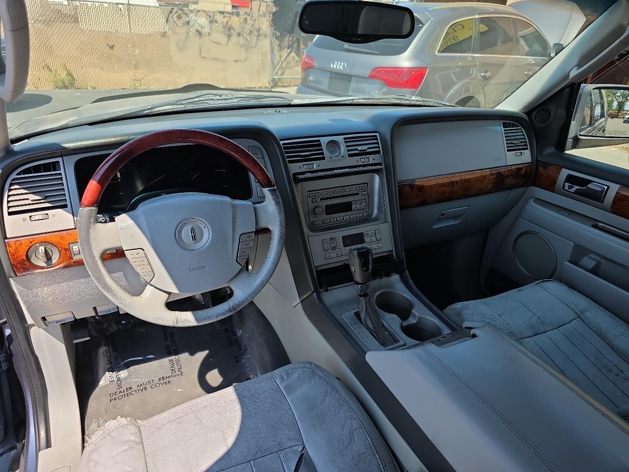 Lincoln Navigator 4dr 4WD Ultimate 2004