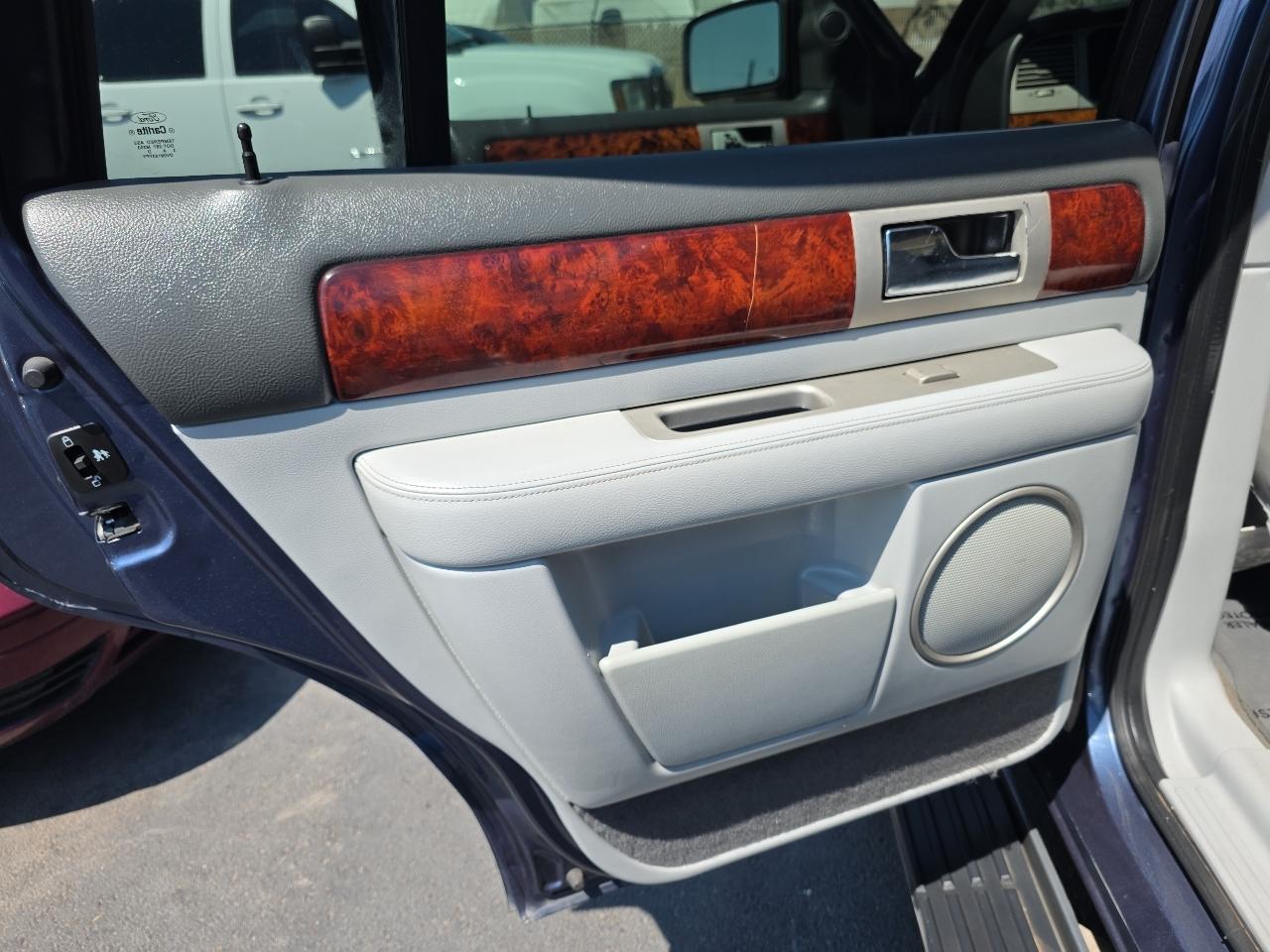 Lincoln Navigator 4dr 4WD Ultimate 2004